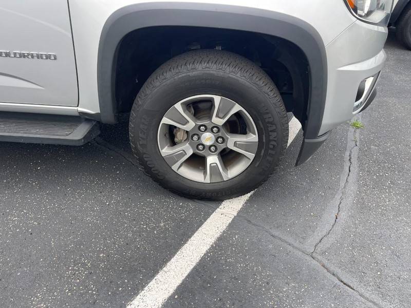 Chevrolet Colorado Vehicle Full-screen Gallery Image 07