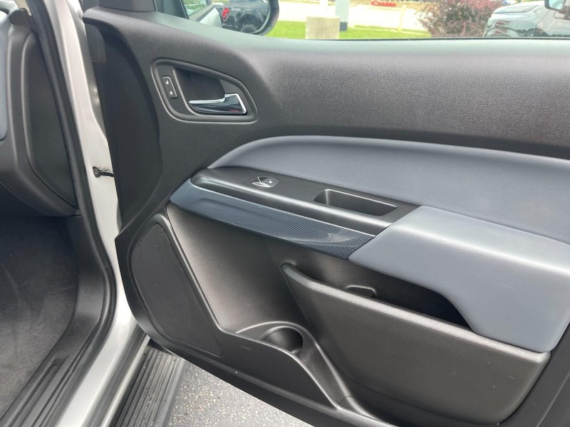 Chevrolet Colorado Vehicle Full-screen Gallery Image 11