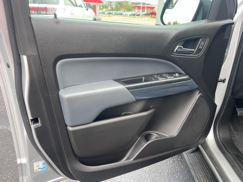 Chevrolet Colorado Vehicle Full-screen Gallery Image 14