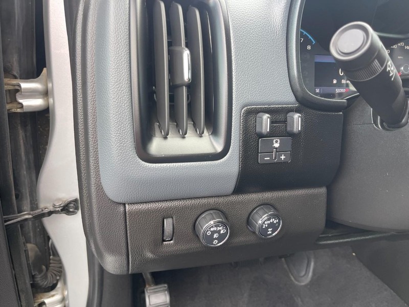 Chevrolet Colorado Vehicle Full-screen Gallery Image 15