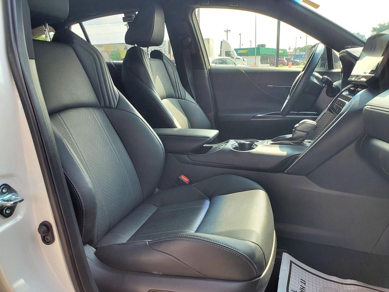 Toyota Venza Vehicle Image 13