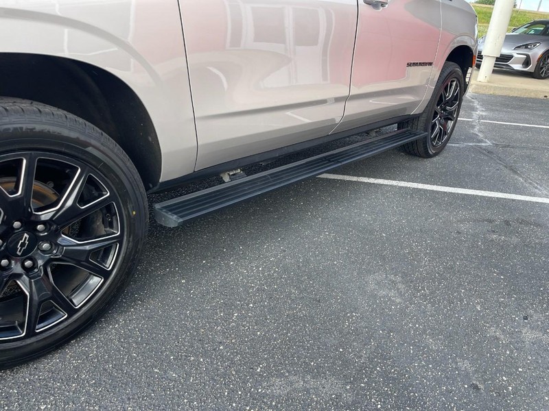 Chevrolet Suburban Vehicle Image 07