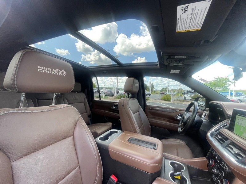 Chevrolet Suburban Vehicle Image 09