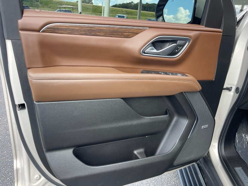 Chevrolet Suburban Vehicle Image 19