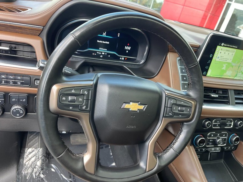 Chevrolet Suburban Vehicle Image 23