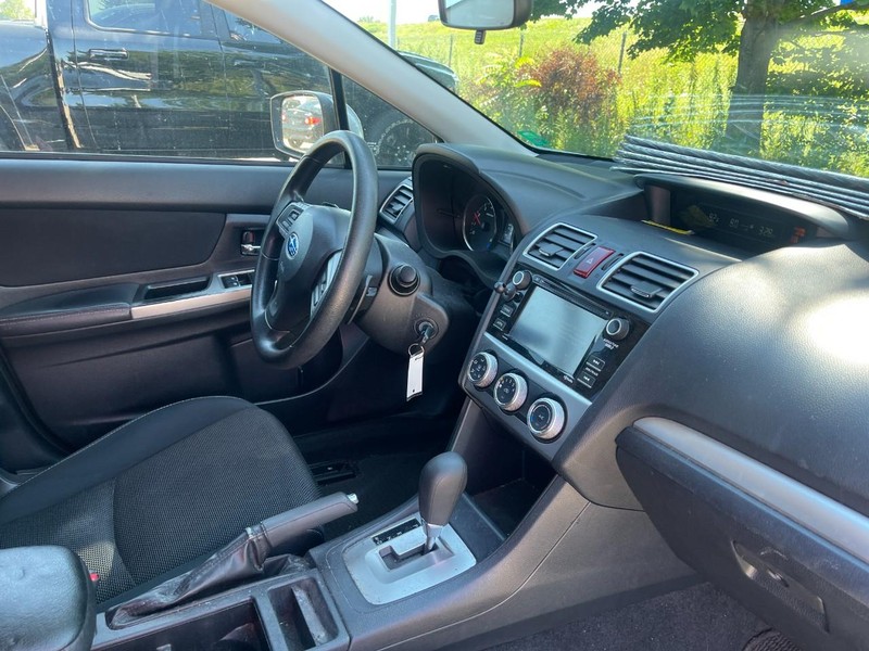 Subaru XV Crosstrek Vehicle Image 02