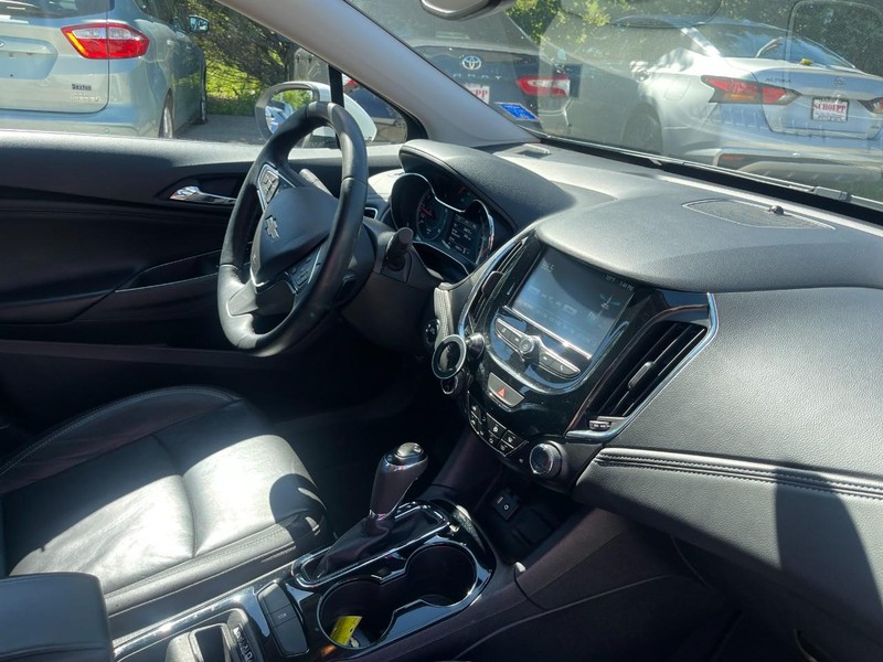 Chevrolet Cruze Vehicle Image 02