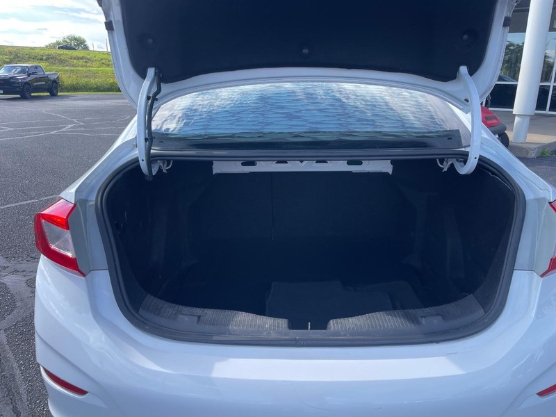 Chevrolet Cruze Vehicle Image 14