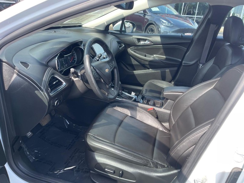 Chevrolet Cruze Vehicle Image 17