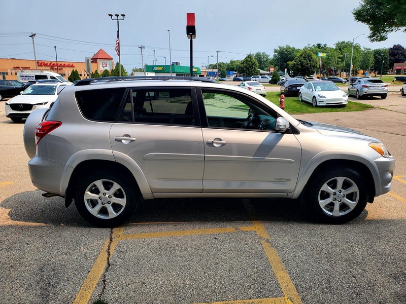 Toyota RAV4 Vehicle Image 04