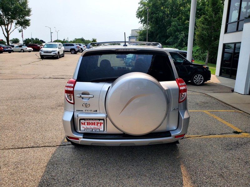 Toyota RAV4 Vehicle Image 06