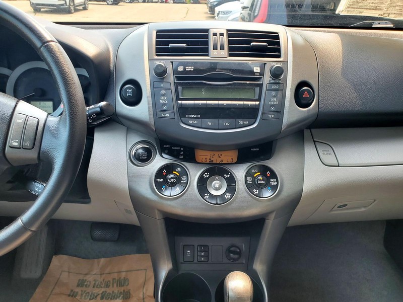 Toyota RAV4 Vehicle Image 10