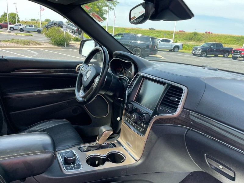 Jeep Grand Cherokee Vehicle Image 10