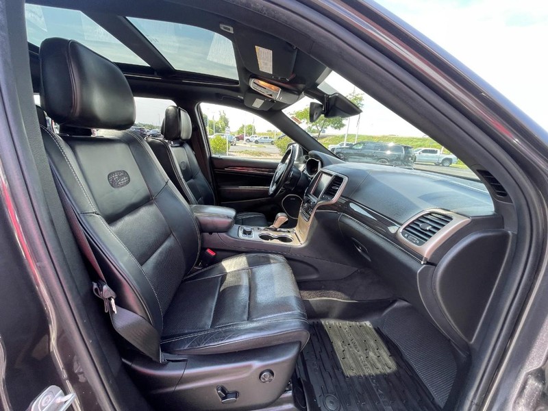 Jeep Grand Cherokee Vehicle Image 11