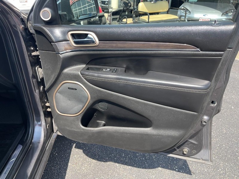 Jeep Grand Cherokee Vehicle Image 13