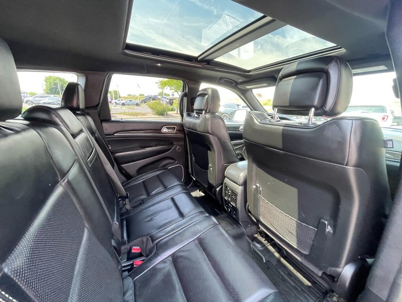 Jeep Grand Cherokee Vehicle Image 15