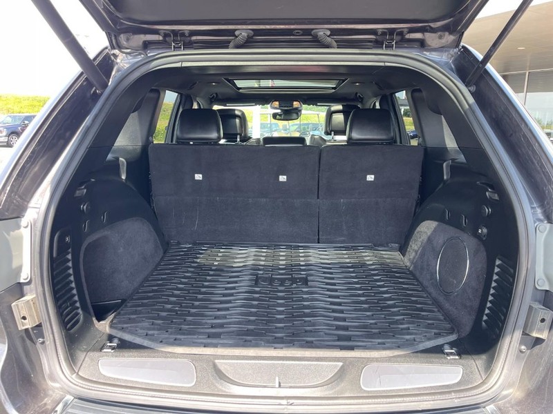 Jeep Grand Cherokee Vehicle Image 17