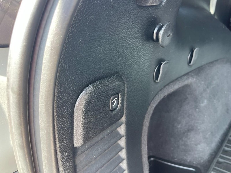Jeep Grand Cherokee Vehicle Image 18