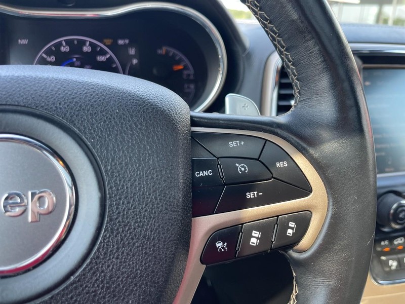 Jeep Grand Cherokee Vehicle Image 28