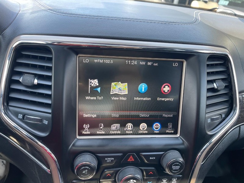 Jeep Grand Cherokee Vehicle Image 35