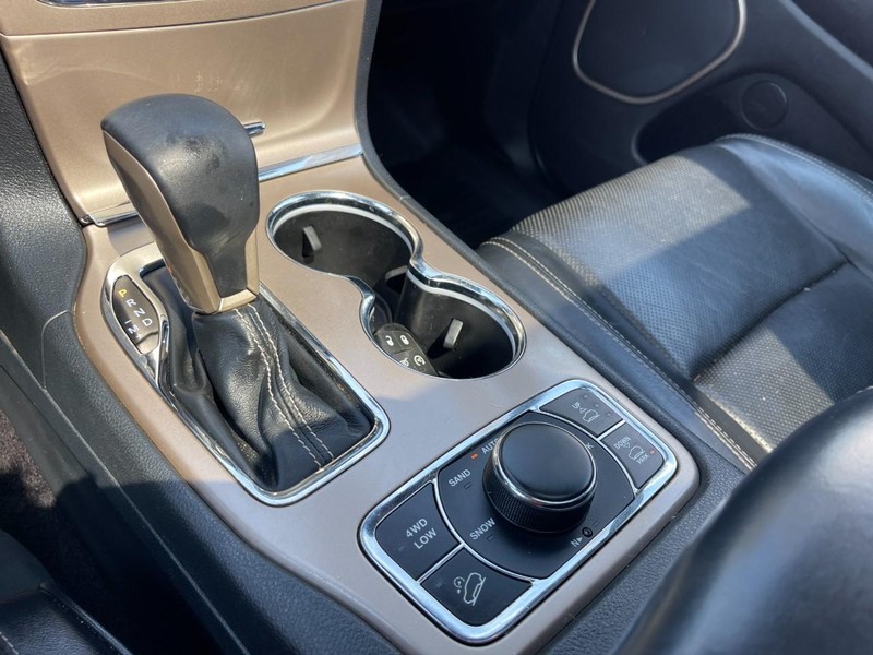 Jeep Grand Cherokee Vehicle Image 39