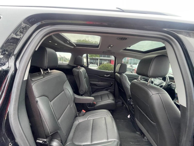 GMC Acadia Vehicle Image 04