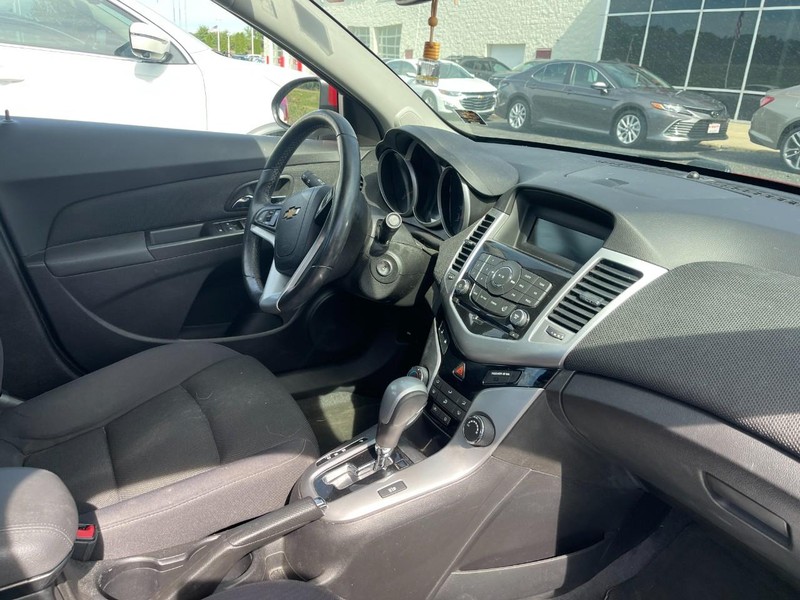 Chevrolet Cruze Vehicle Image 02