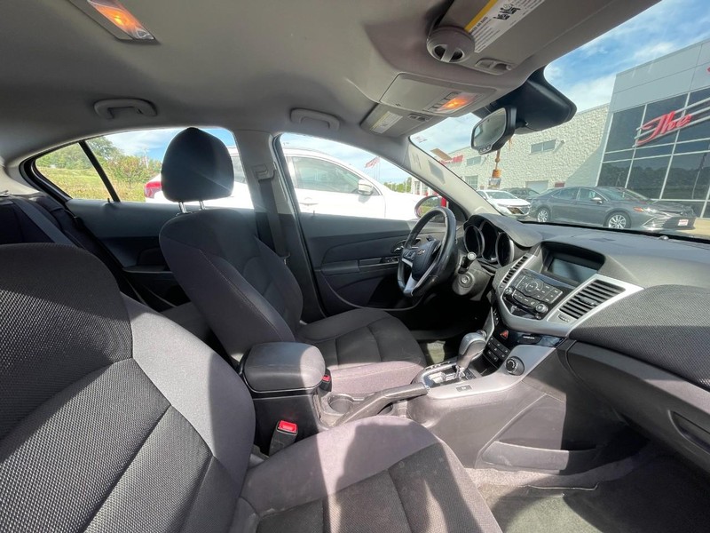 Chevrolet Cruze Vehicle Image 03