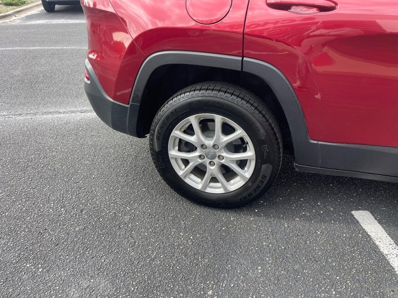 Jeep Cherokee Vehicle Image 08