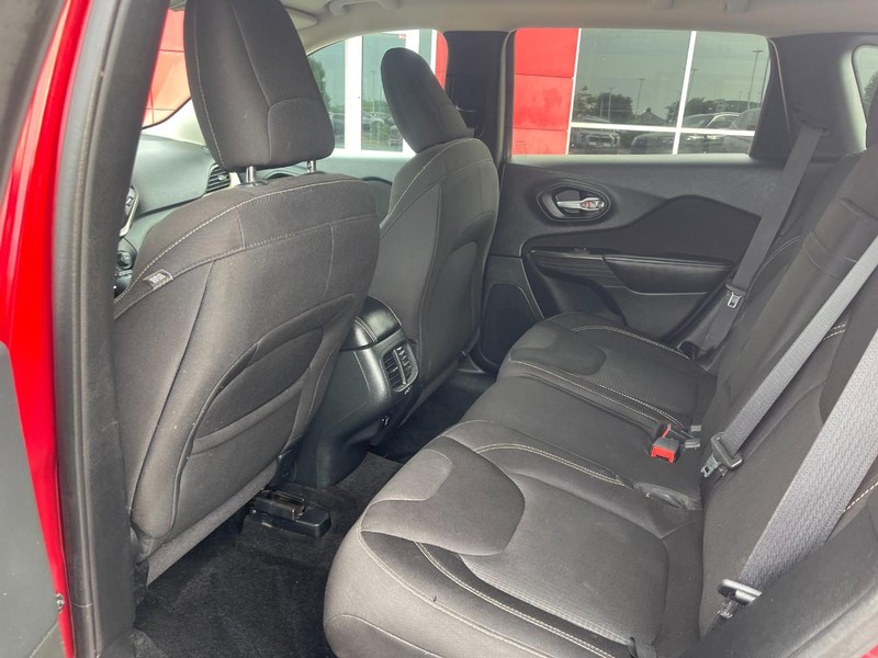 Jeep Cherokee Vehicle Image 10