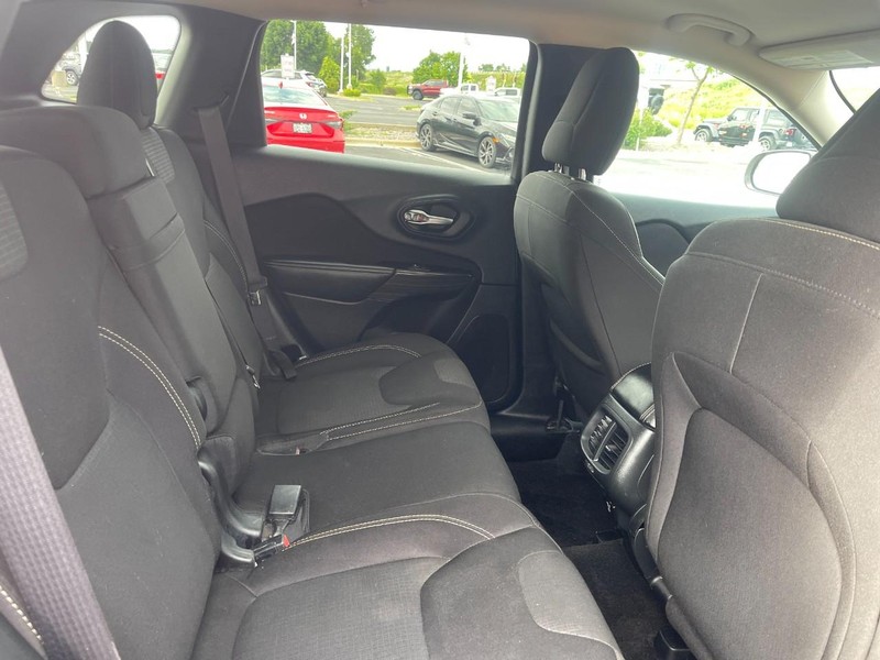 Jeep Cherokee Vehicle Image 13