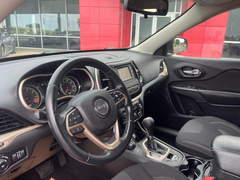 Jeep Cherokee Vehicle Image 16