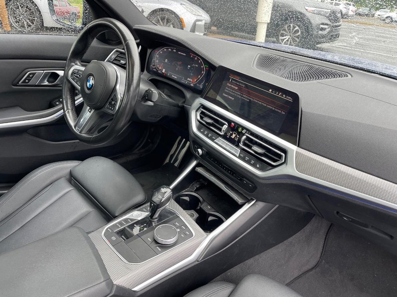 BMW 3 Series Vehicle Image 02