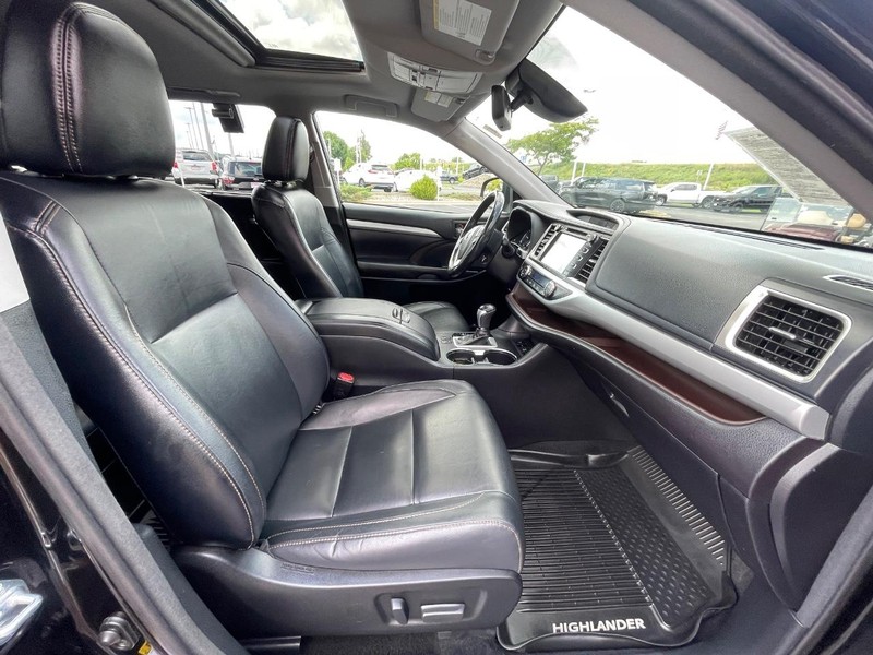 Toyota Highlander Vehicle Image 10
