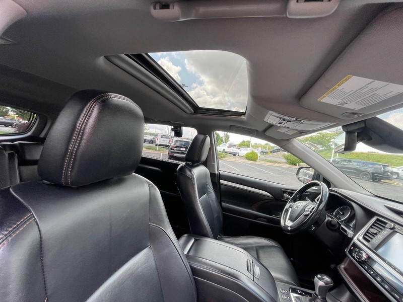 Toyota Highlander Vehicle Image 11