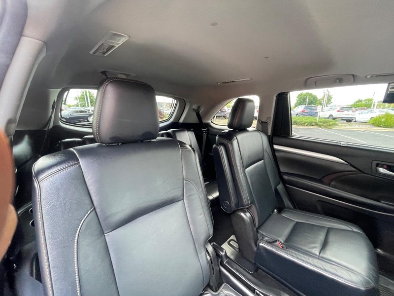 Toyota Highlander Vehicle Image 13