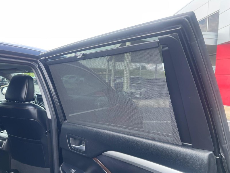 Toyota Highlander Vehicle Image 16