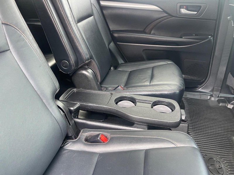 Toyota Highlander Vehicle Image 17