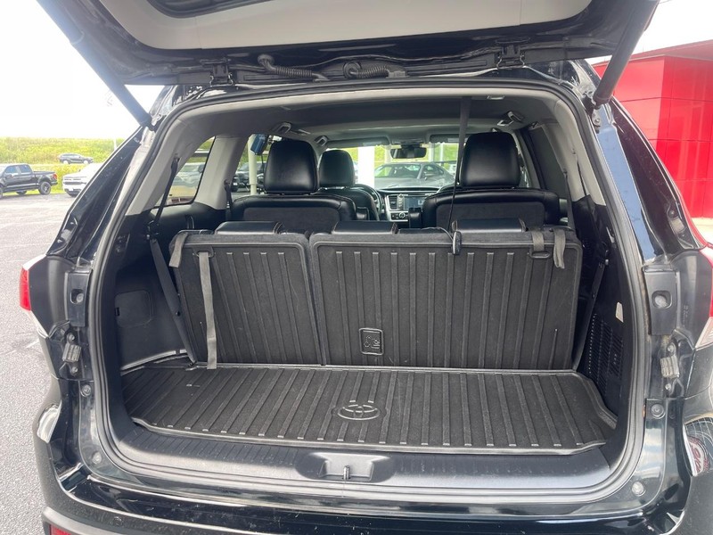 Toyota Highlander Vehicle Image 21