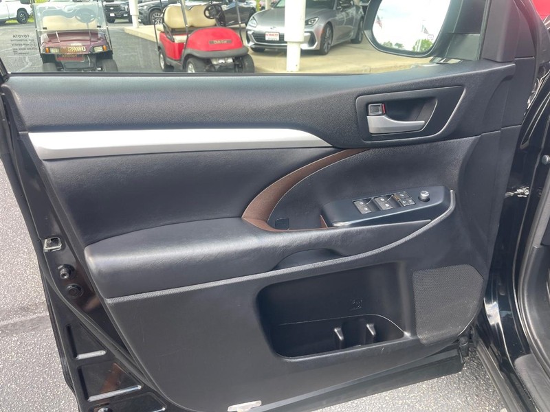 Toyota Highlander Vehicle Image 22