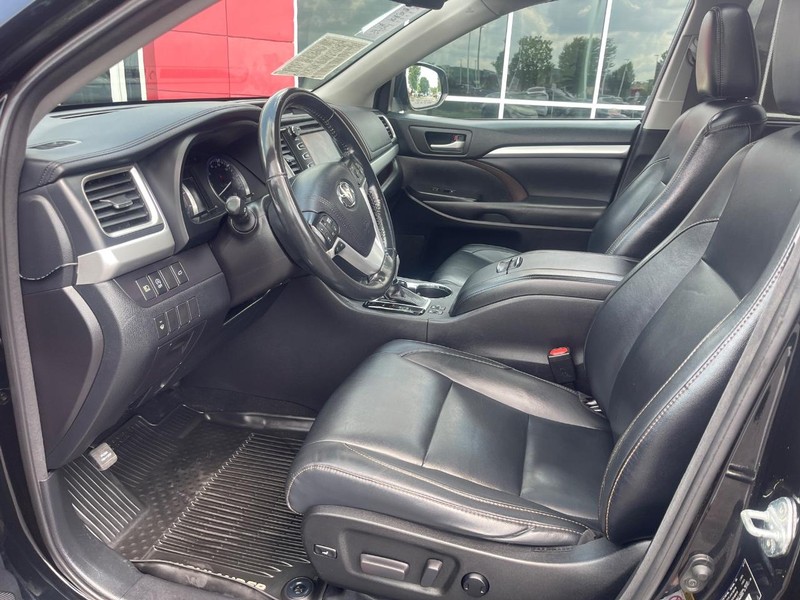 Toyota Highlander Vehicle Image 23