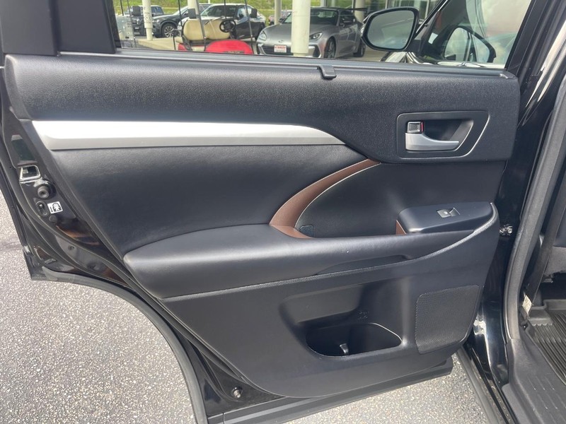 Toyota Highlander Vehicle Image 24