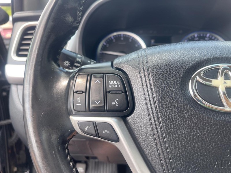 Toyota Highlander Vehicle Image 25