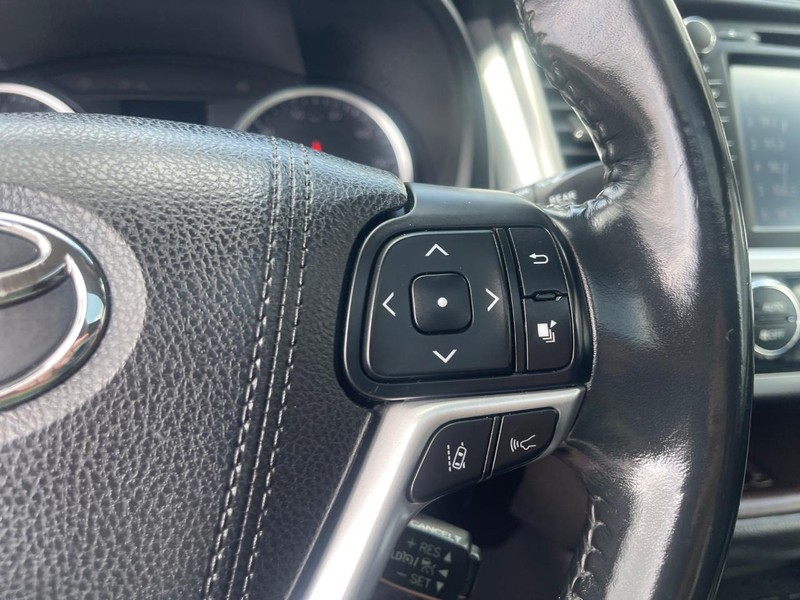 Toyota Highlander Vehicle Image 30
