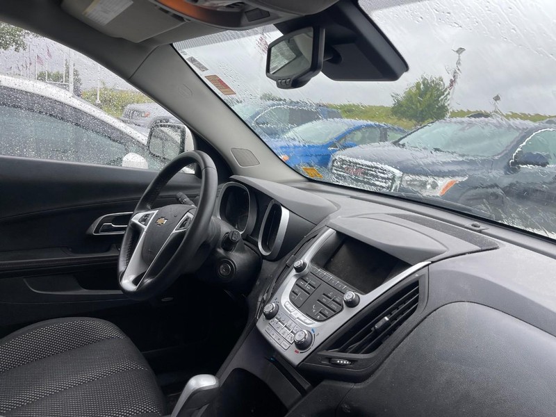 Chevrolet Equinox Vehicle Image 02