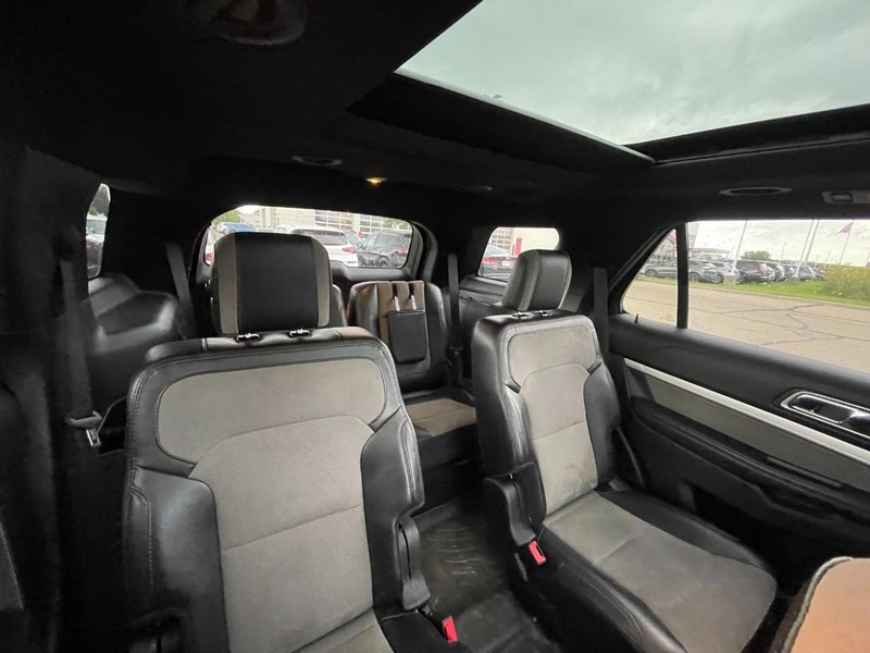 Ford Explorer Vehicle Image 05