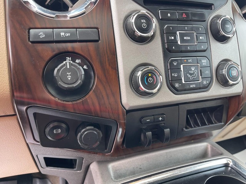 Ford Super Duty F-250 SRW Vehicle Image 19
