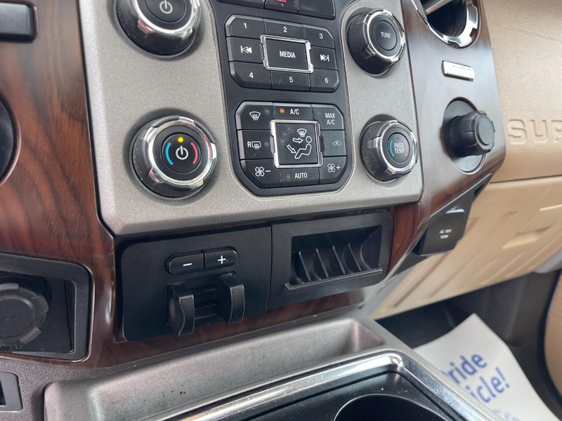 Ford Super Duty F-250 SRW Vehicle Image 26