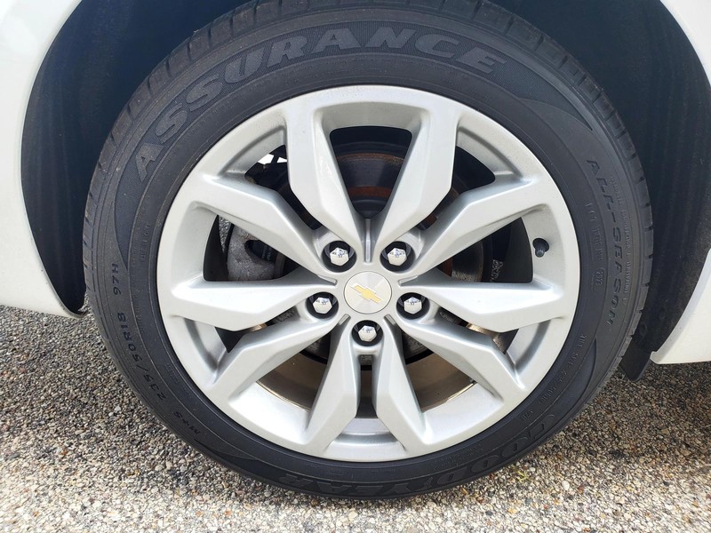 Chevrolet Impala Vehicle Image 16