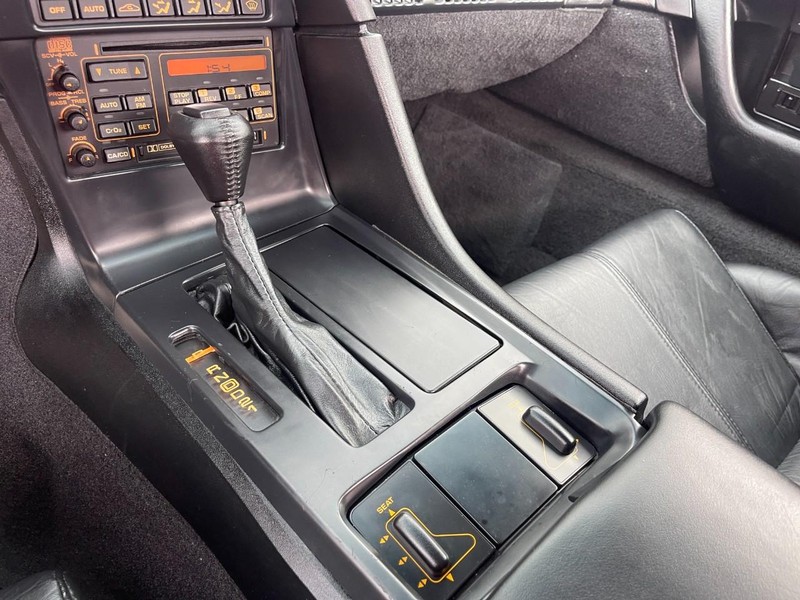 Chevrolet Corvette Vehicle Image 19